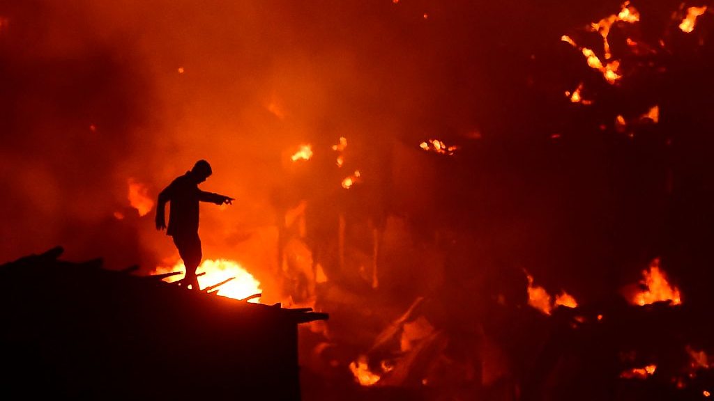 Xolli Pirs porno Bir qiz velosipedda otiradi