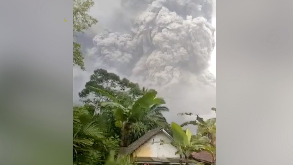 One Person Dead, Several Injured as Mount Semeru Erupts in Indonesia