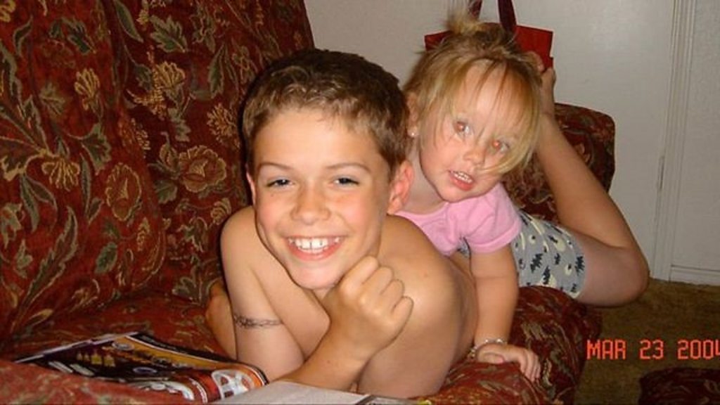 Meu filho matou a irmã a sangue frio aos 13 anos': como é ser mãe de um  sociopata - BBC News Brasil