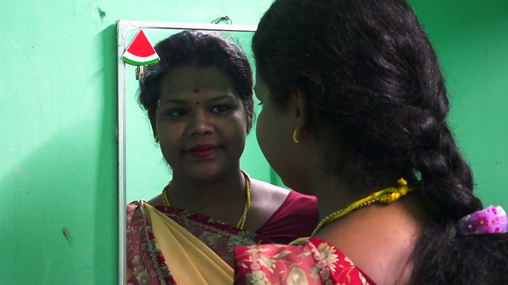 बेटे की बेटी बनने की ख़्वाहिश के आगे