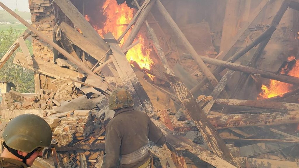 【中古】 ソ連邦崩壊とレーガンの戦争 ウクライナ東部の学校が爆撃され約60人死亡＝ゼレンスキー大統領 - BBC