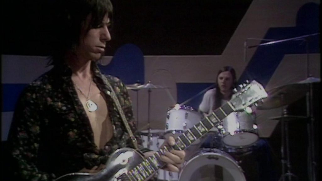 Jeff Beck: British guitar legend dies aged 78 - BBC News