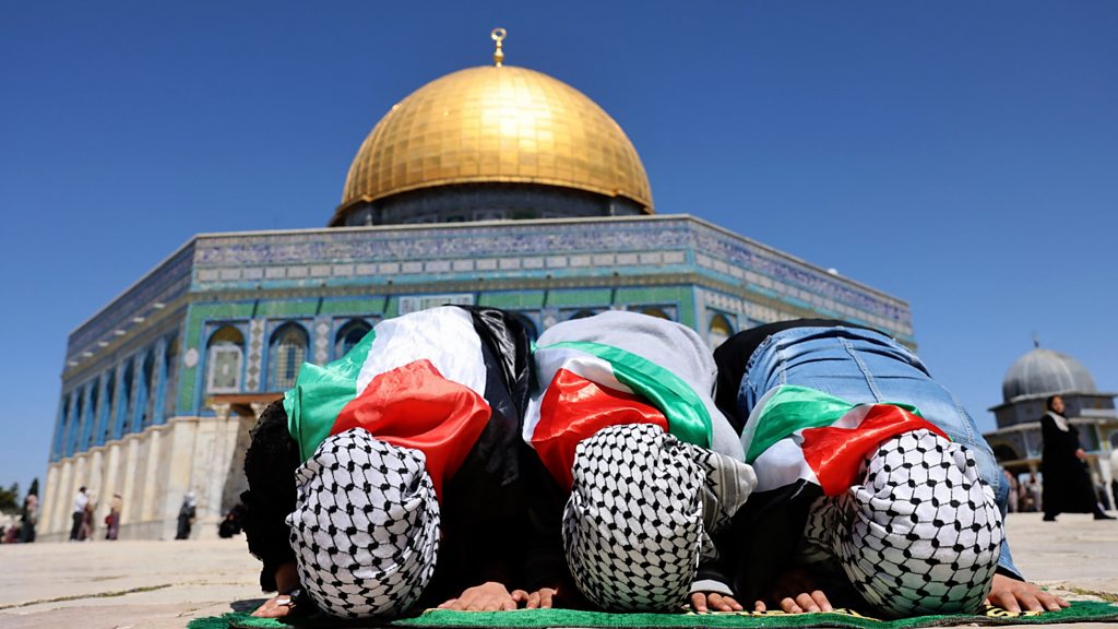 الأقصى: من يتولى الإشراف على المقدسات الإسلامية في القدس؟ - BBC News عربي
