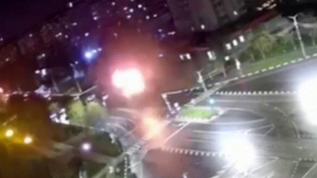 ロシア西部ベルゴロドにロシアの不発弾 20日にはロシアが誤爆 - BBC