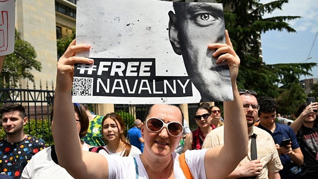 Oq lanet porno onlayn Yalangoch katta eshakli ayollar