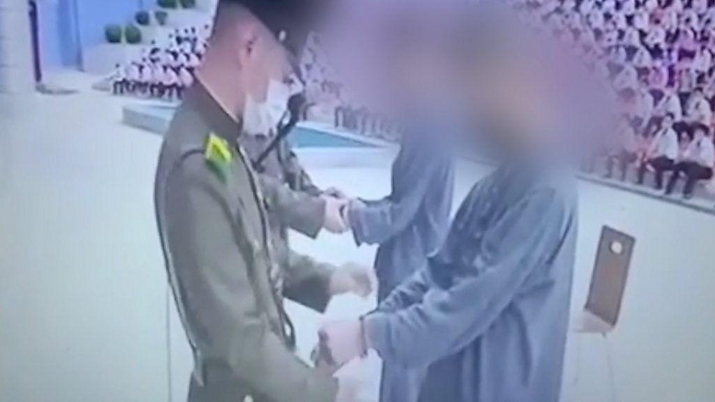 Coreia do Norte: imagens raras mostram adolescentes condenados a trabalhos  forçados por ver séries de TV sul-coreanas - BBC News Brasil