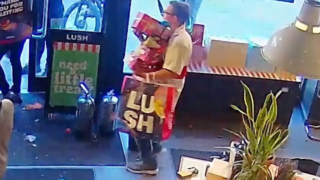 イギリス暴動、有罪判決相次ぐ 禁錮刑の平均は2年 - BBCニュース