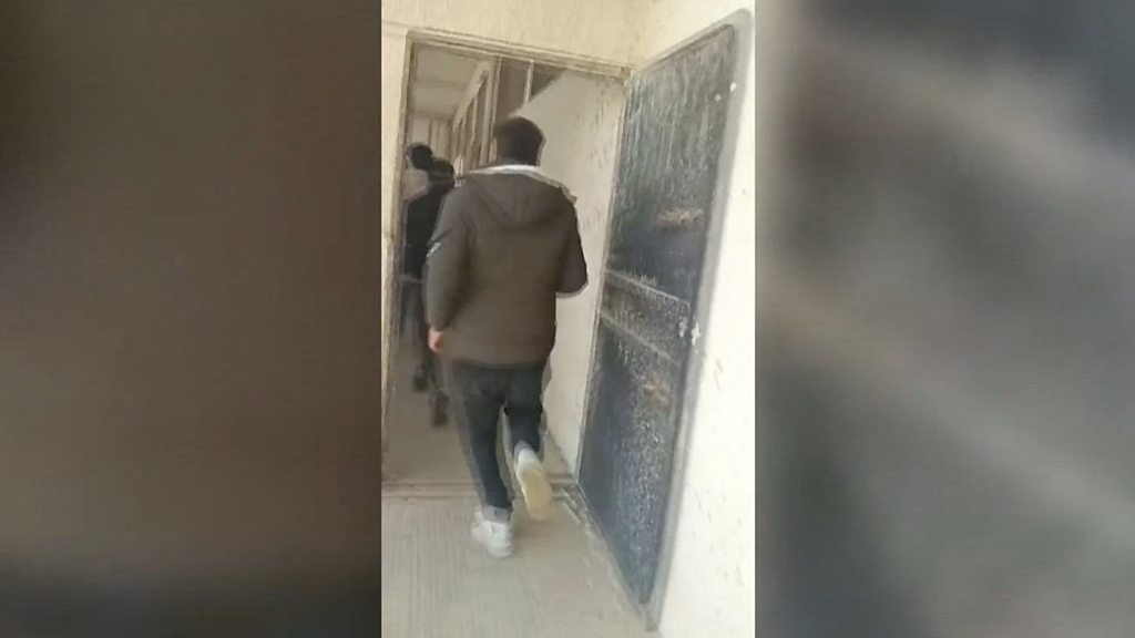 Xotin onlayn porno olomon tomonidan becerdin oladi