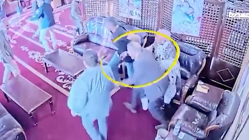 イスラエルがイエメン空爆、標的の国際空港にはWHOトップ 自ら「無事