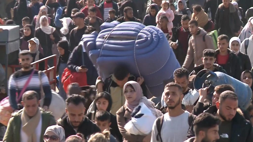 Voyaga etgan ayolning siyish videosi Voyaga etgan ayolning siyish videosi