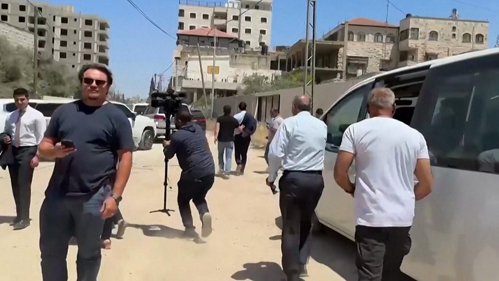 イスラエル軍、ヨルダン川西岸で外交団の近くに「警告射撃」 各国が