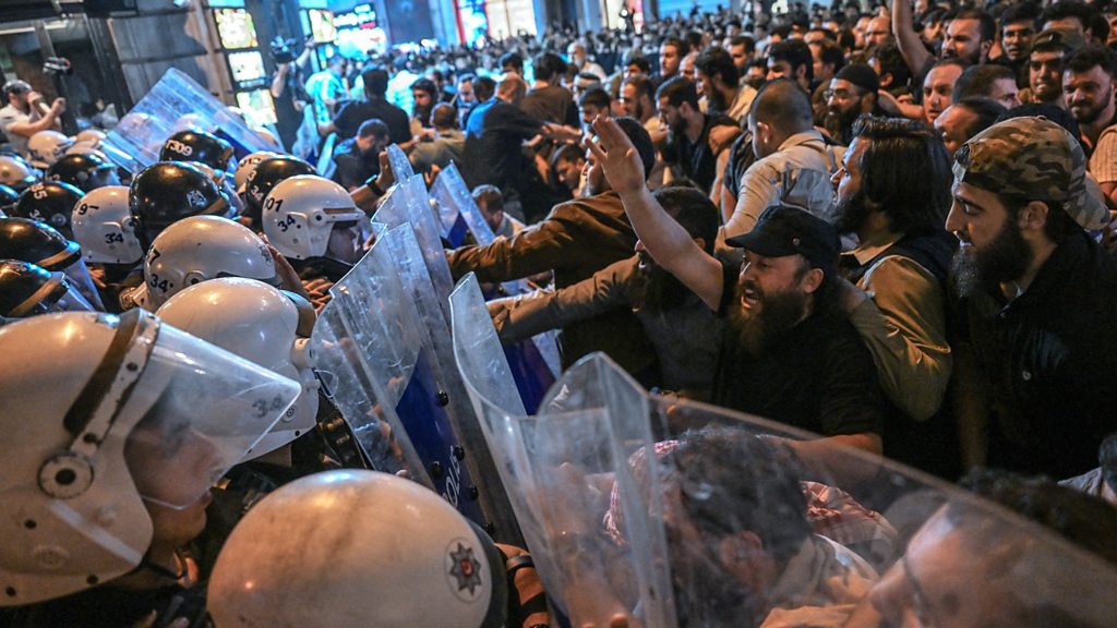 Turkey arrests journalists over alleged cartoon of Prophet Muhammad