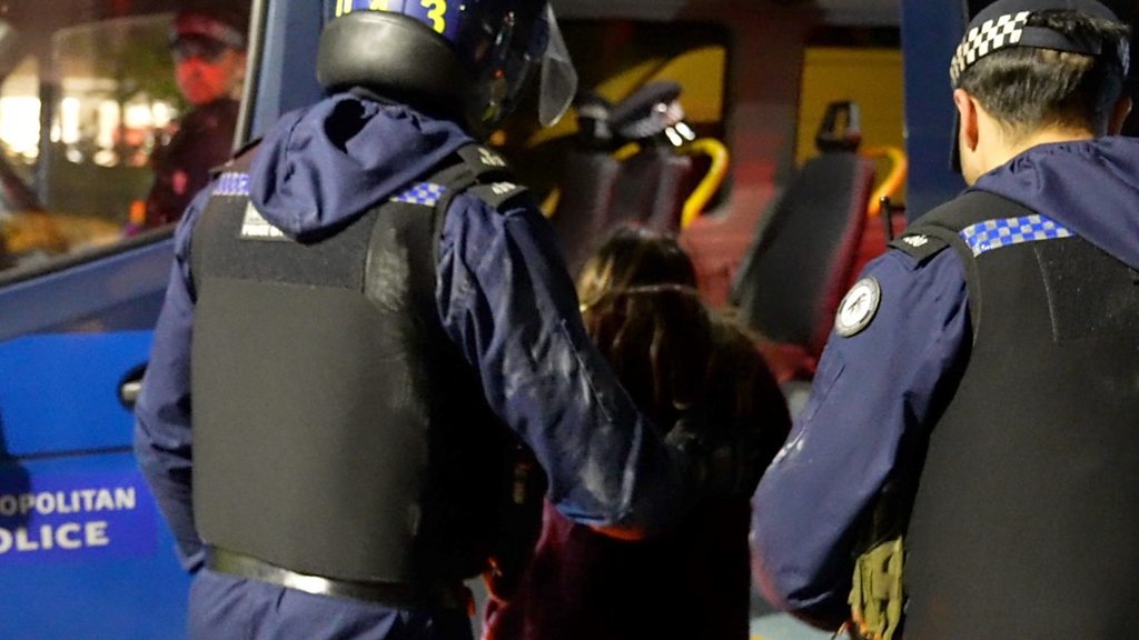 One iPhone led police to gang who sent 40,000 snatched phones to China