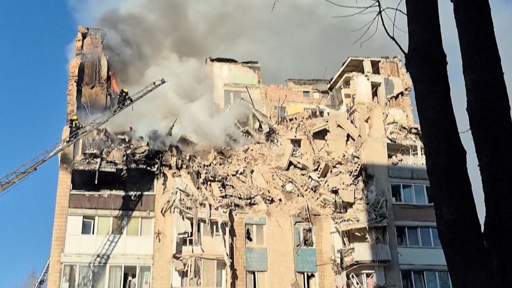 ロシアがウクライナ空爆、子ども含む26人死亡 西部への攻撃では最悪