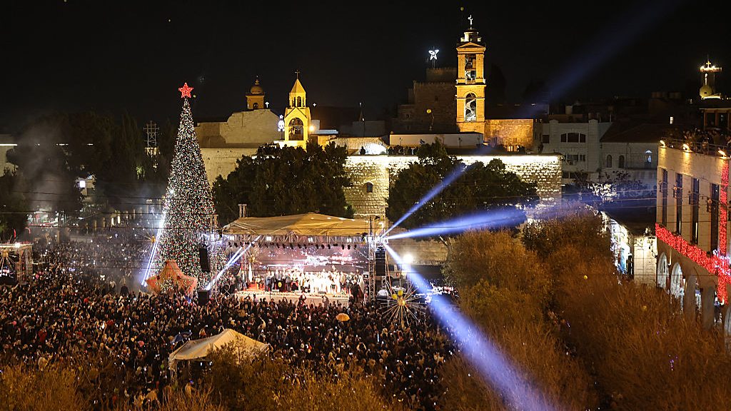 イエス・キリストの生誕地ベツレヘム、3年ぶりにクリスマスの祝祭を