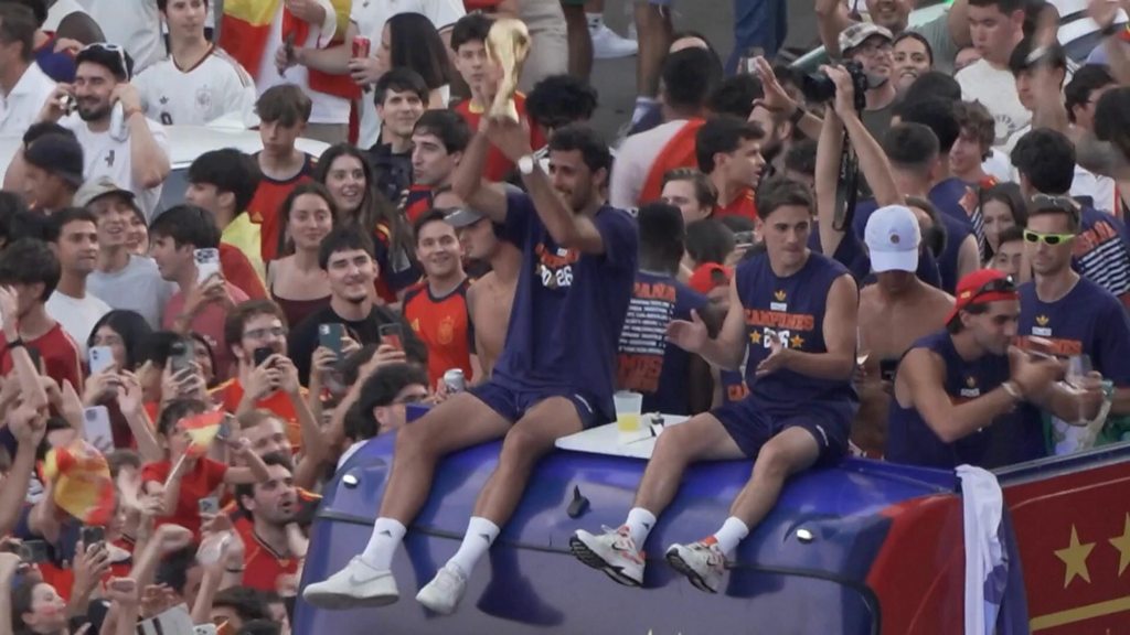2026年サッカー男子W杯】 優勝のスペイン代表、ファン200万人と王室が