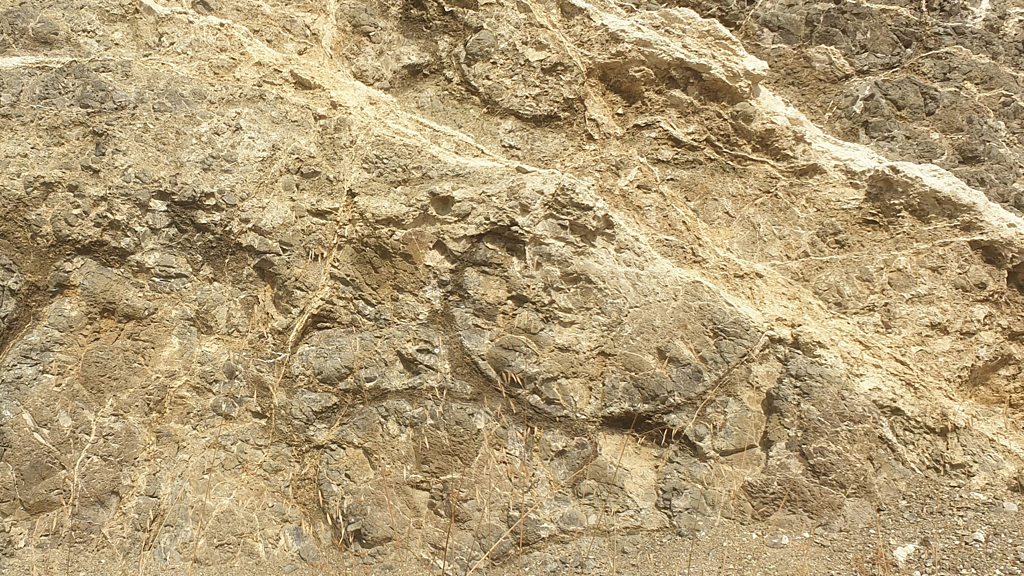 An outcrop in Cyprus shows the trace of ancient lava that erupted at the Tethys Ocean floor (Credit: Nicola Mari)