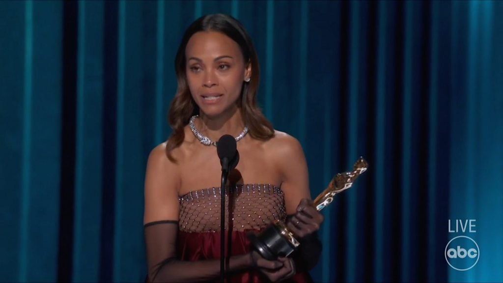 Zoe Saldaña gives emotional acceptance speech