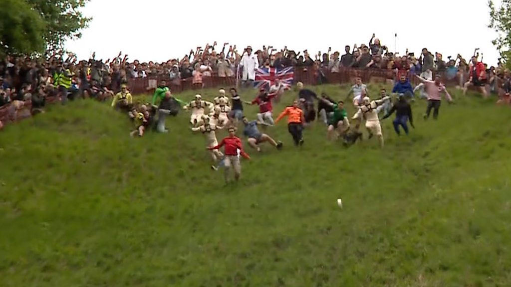 Annual Gloucestershire Cheese Rolling Competition Begins with Global Competitors