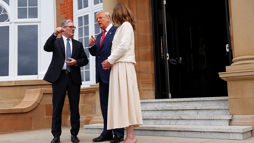 Starmer arrives at Turnberry for talks with Trump