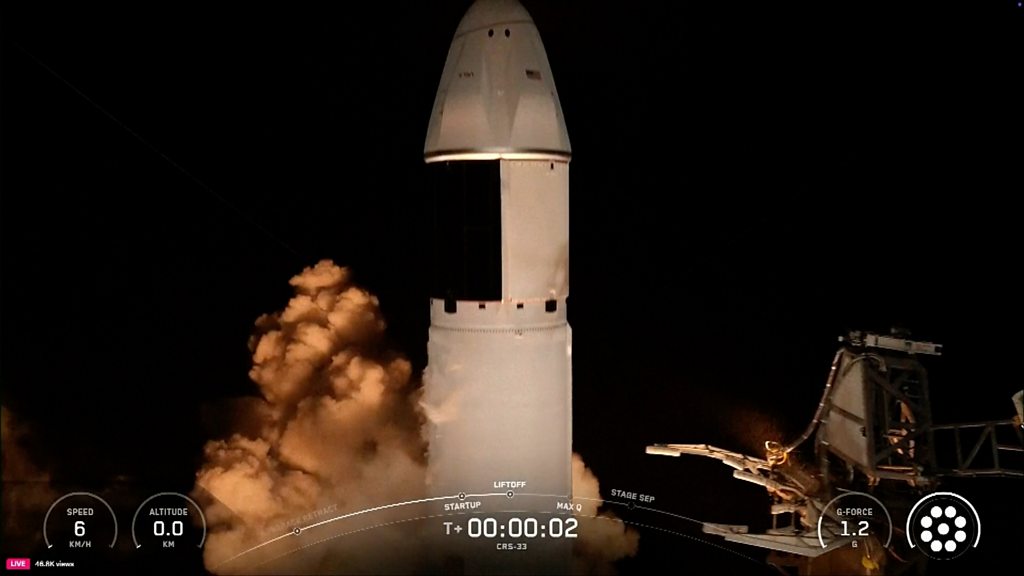 SpaceX Dragon launches with supplies for ISS