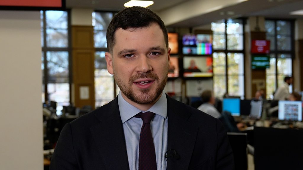 Labour MPs 'furious' as leadership row goes public