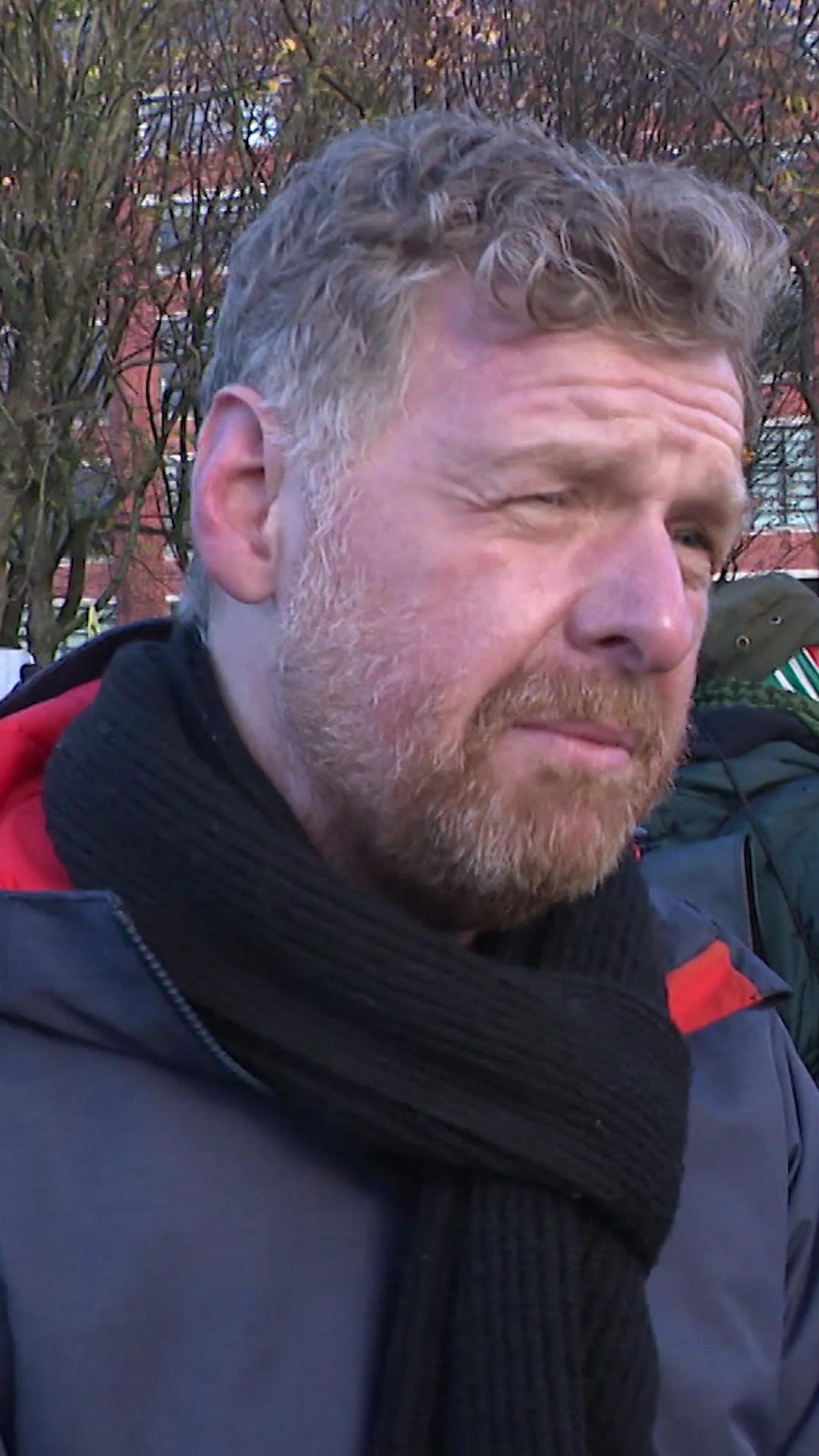 Thousands take to streets of Glasgow to highlight 'climate emergency'