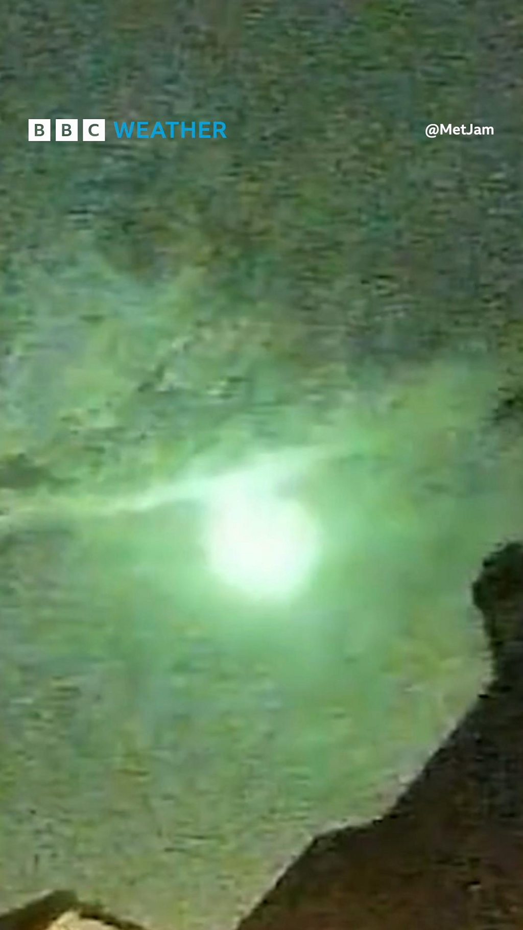 Meteor lights up night sky over Kent