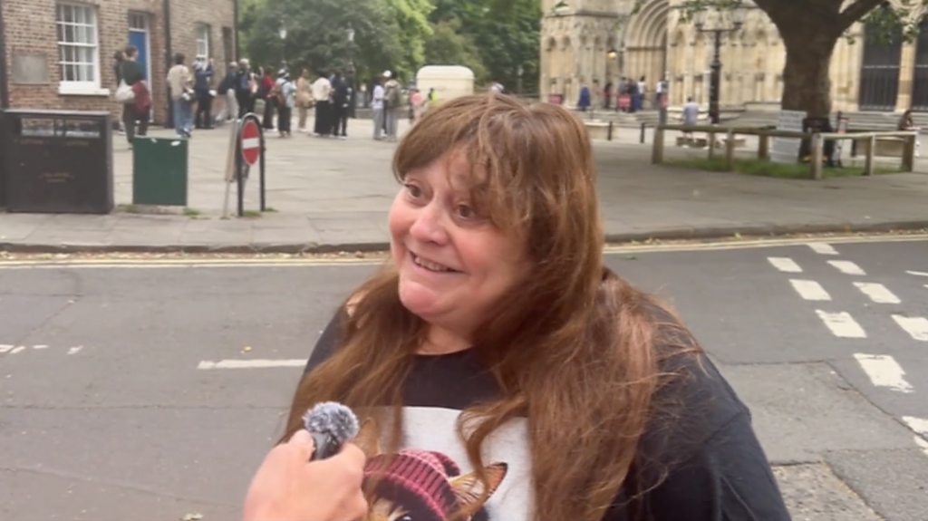 Members of the public react as Starmer resigns
