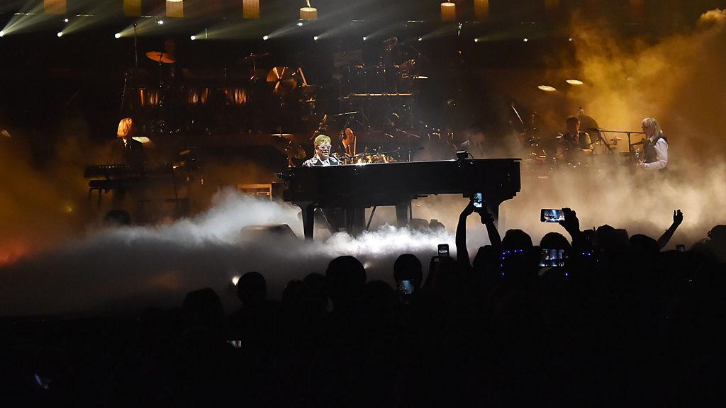 Elton John dedicates song to rapper Mac Miller