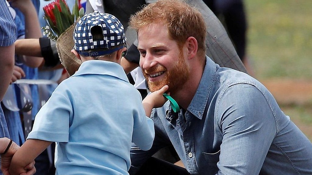 Young fan rubs Prince Harry's beard BBC News