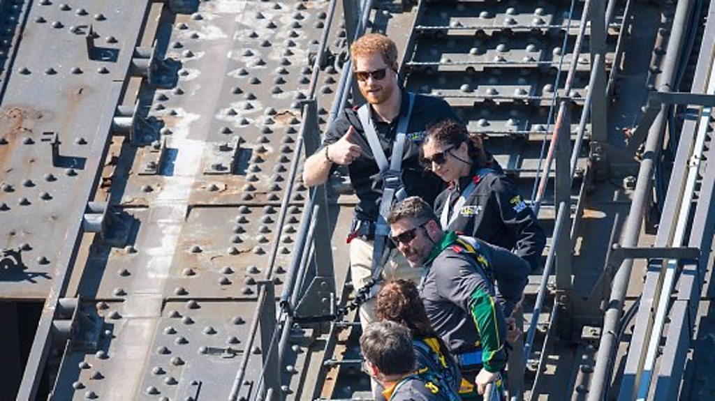 Prince Harry climbs Sydney Harbour Bridge BBC News