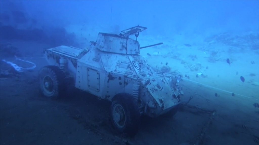 Underwater tanks BBC News