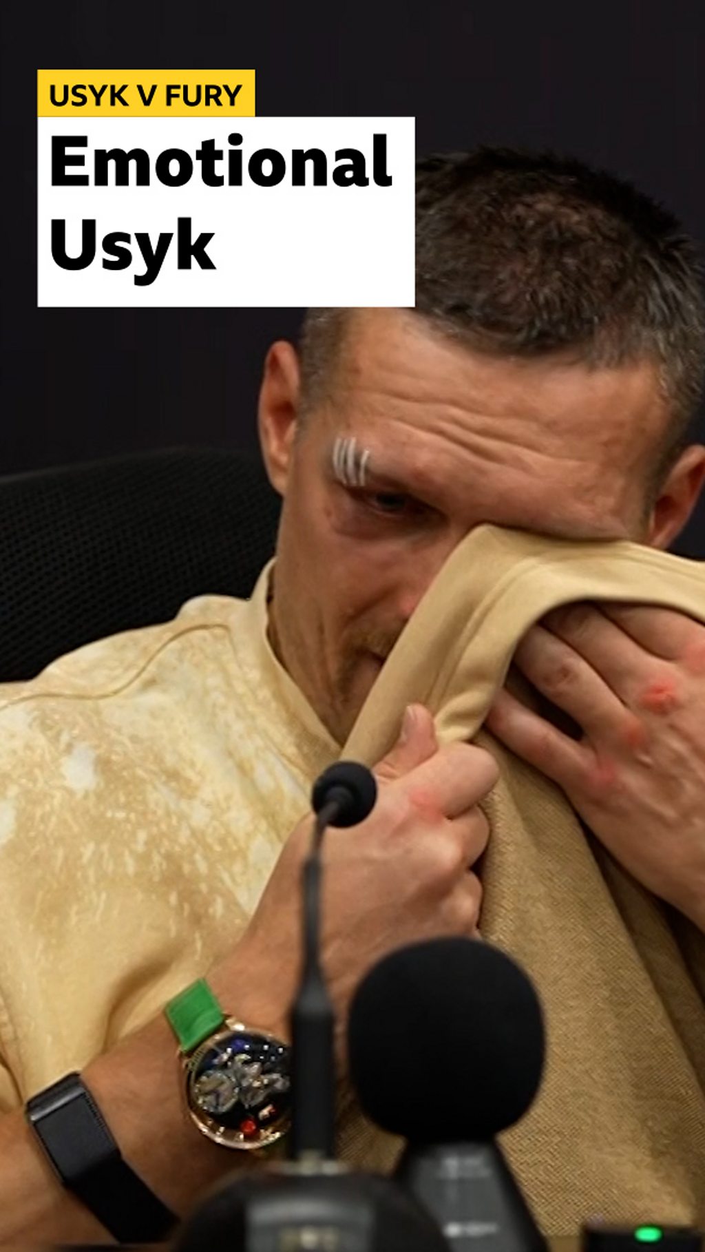 Oleksandr Usyk broke down in tears when asked about his late father.