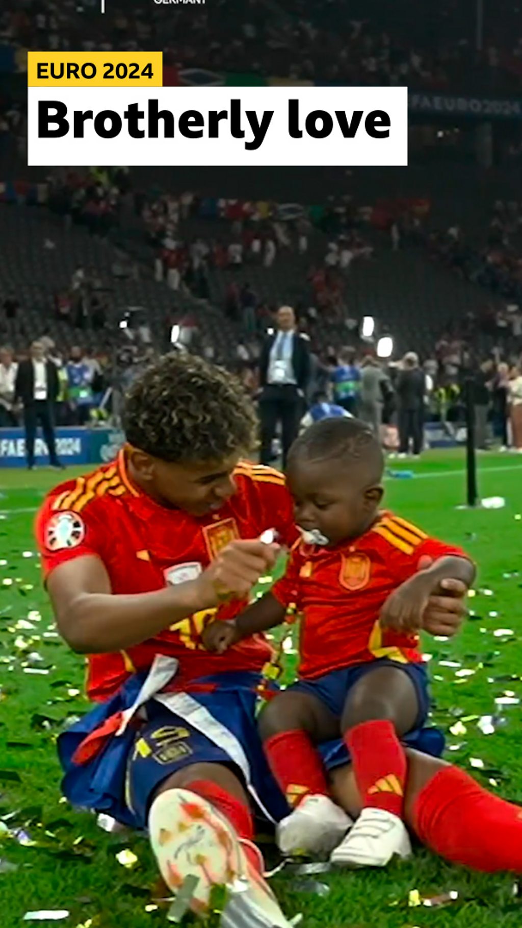 Yamal celebrates with his little brother