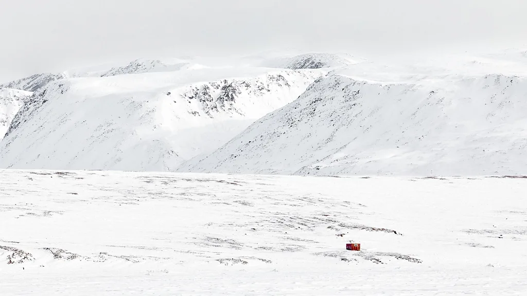 Snow-covered land and mountains (Credit: Kevin Hall)