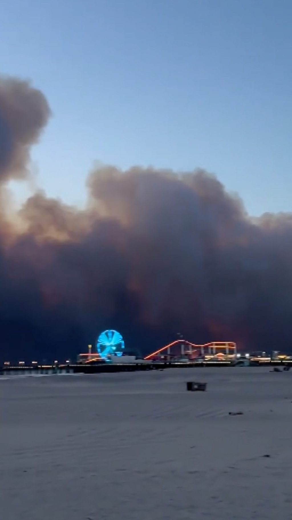 Huge smoke cloud viewed from Santa Monica beach