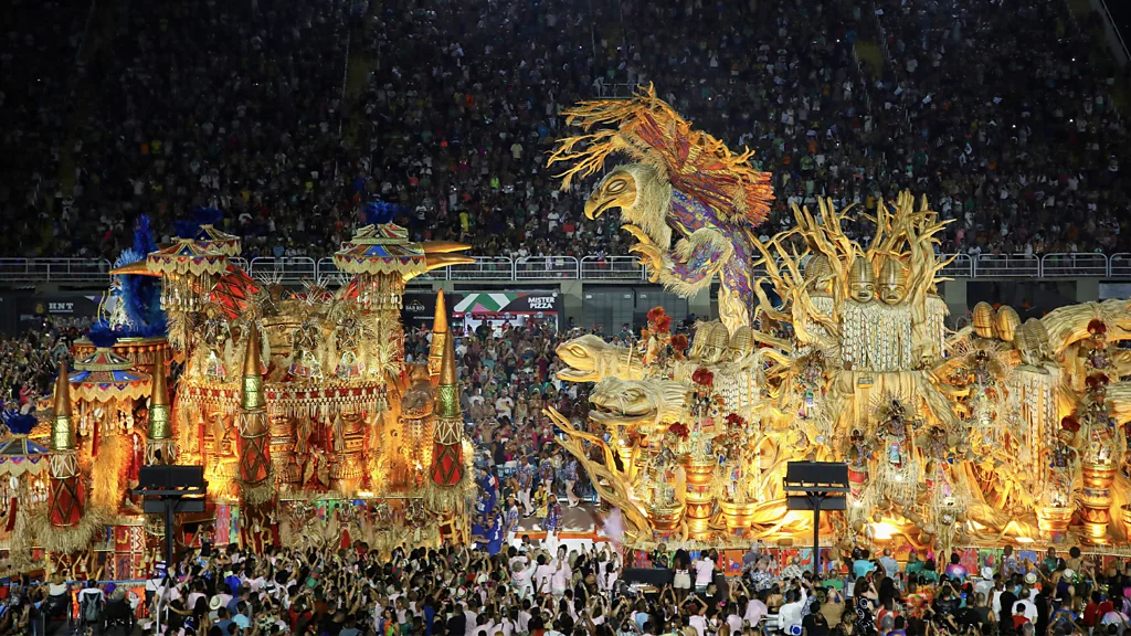 A Carnival parade surrounded by crowds on a street in Rio de Janeiro (Credit: Alamy)