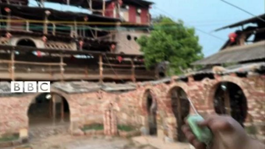 சீன அரசின் உத்தரவை மீறி 10 மாடி வீடு கட்டிய இளைஞர் - சுற்றுலா தளமாக மாறியது எப்படி?