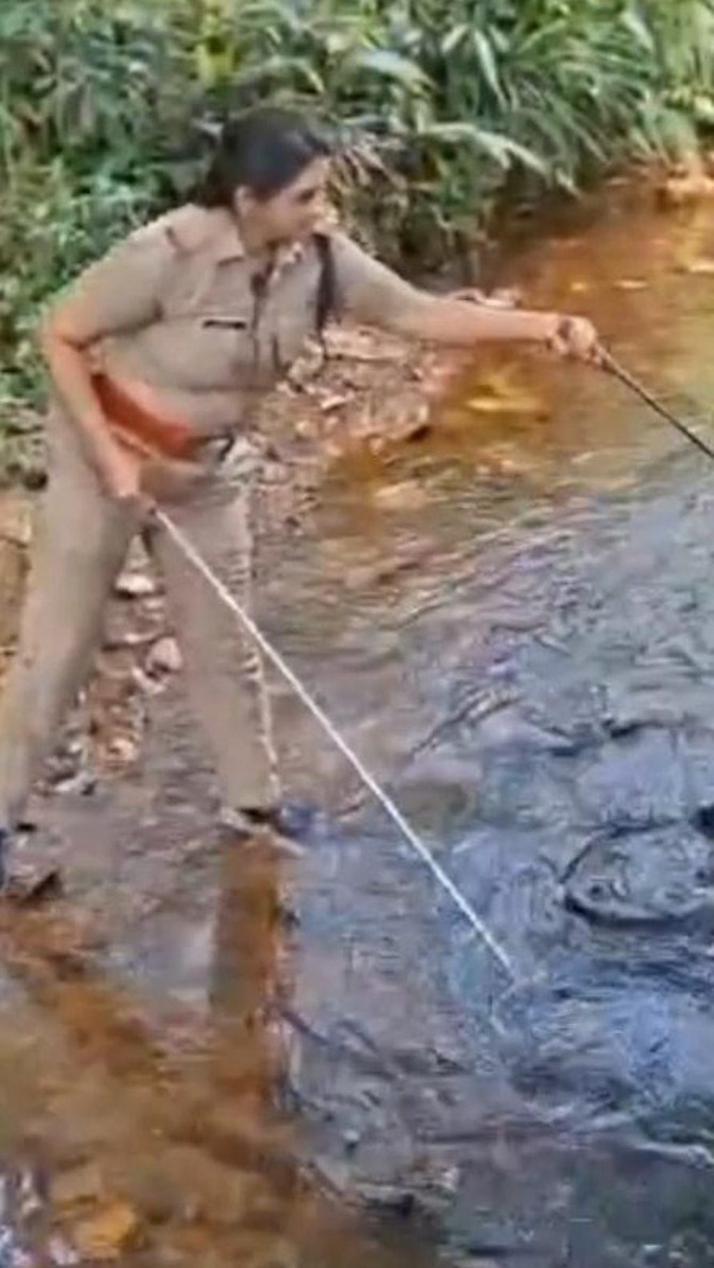 அதிகாரி