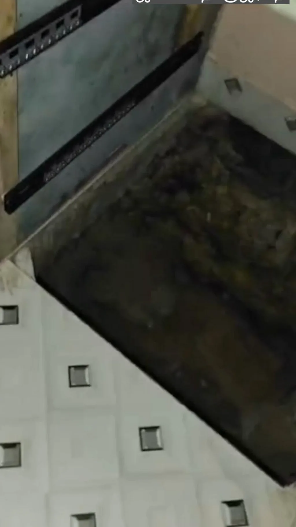 குஜராத்தில் மதுவை  பாதாளத்தில் பதுக்கிய நபர்