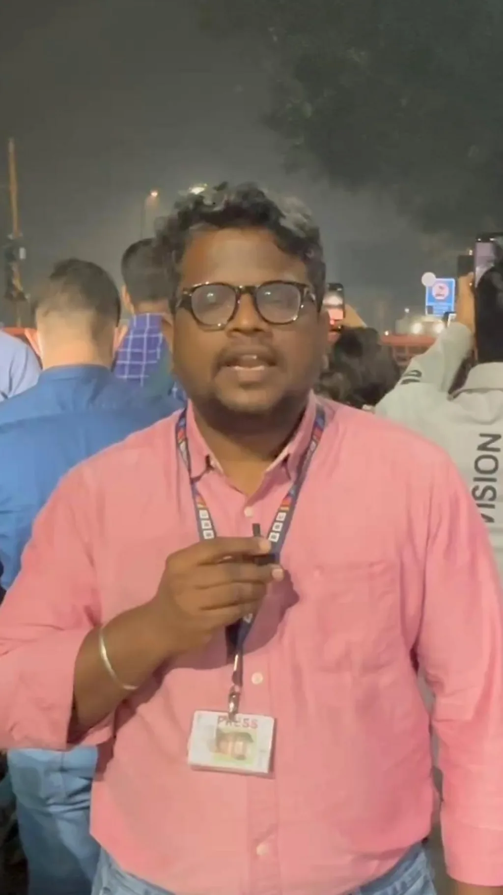 டெல்லி கார் வெடிப்பு சம்பவம் நிகழ்ந்த இடத்தில் பிபிசி தமிழ் கண்டது என்ன?