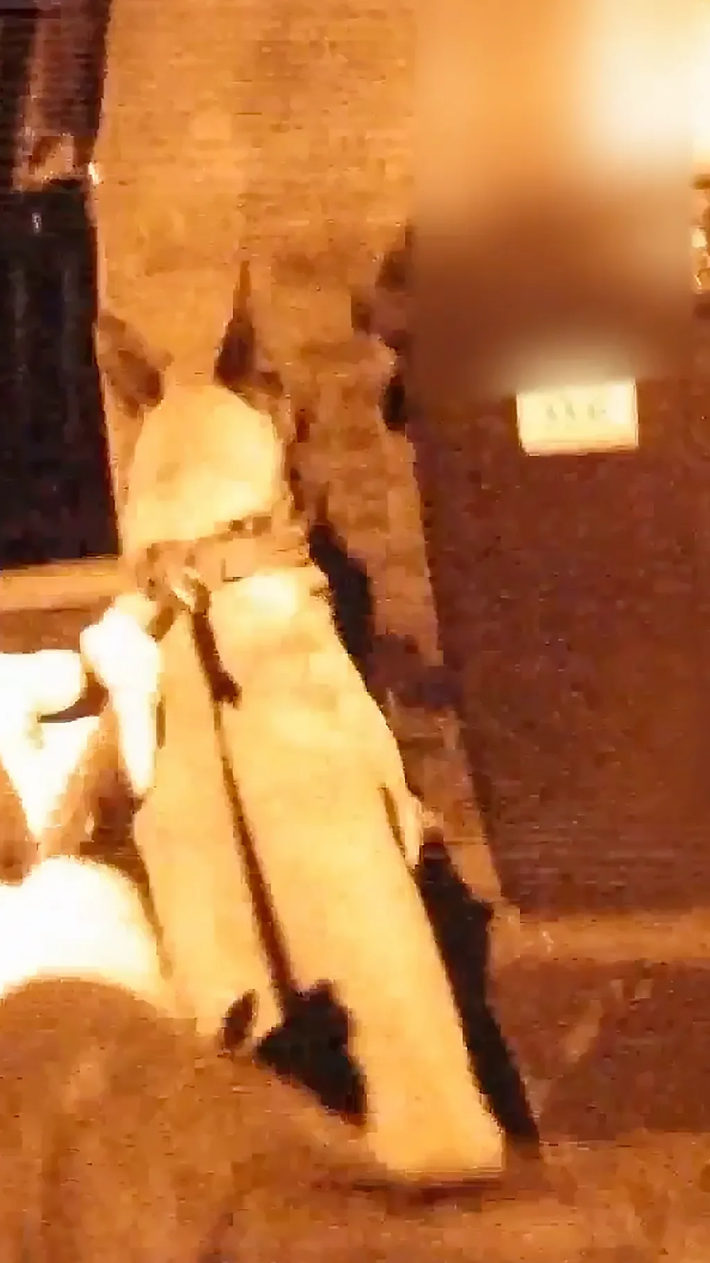 Politsiya iti qochoqni axlat qutisidan topdi