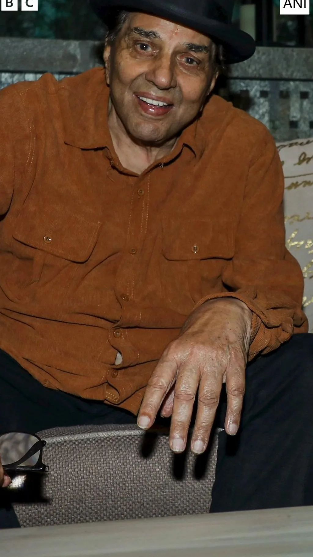 धर्मेंद्र यांचं निधन - दणकट हीमॅन, खट्याळ वीरू, प्रेमळ परिमल साकारणारा नट हरपला