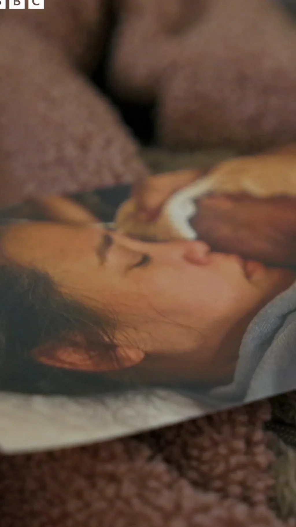 या देशाने पालकांकडून त्यांची मुलं काढून का घेतली?