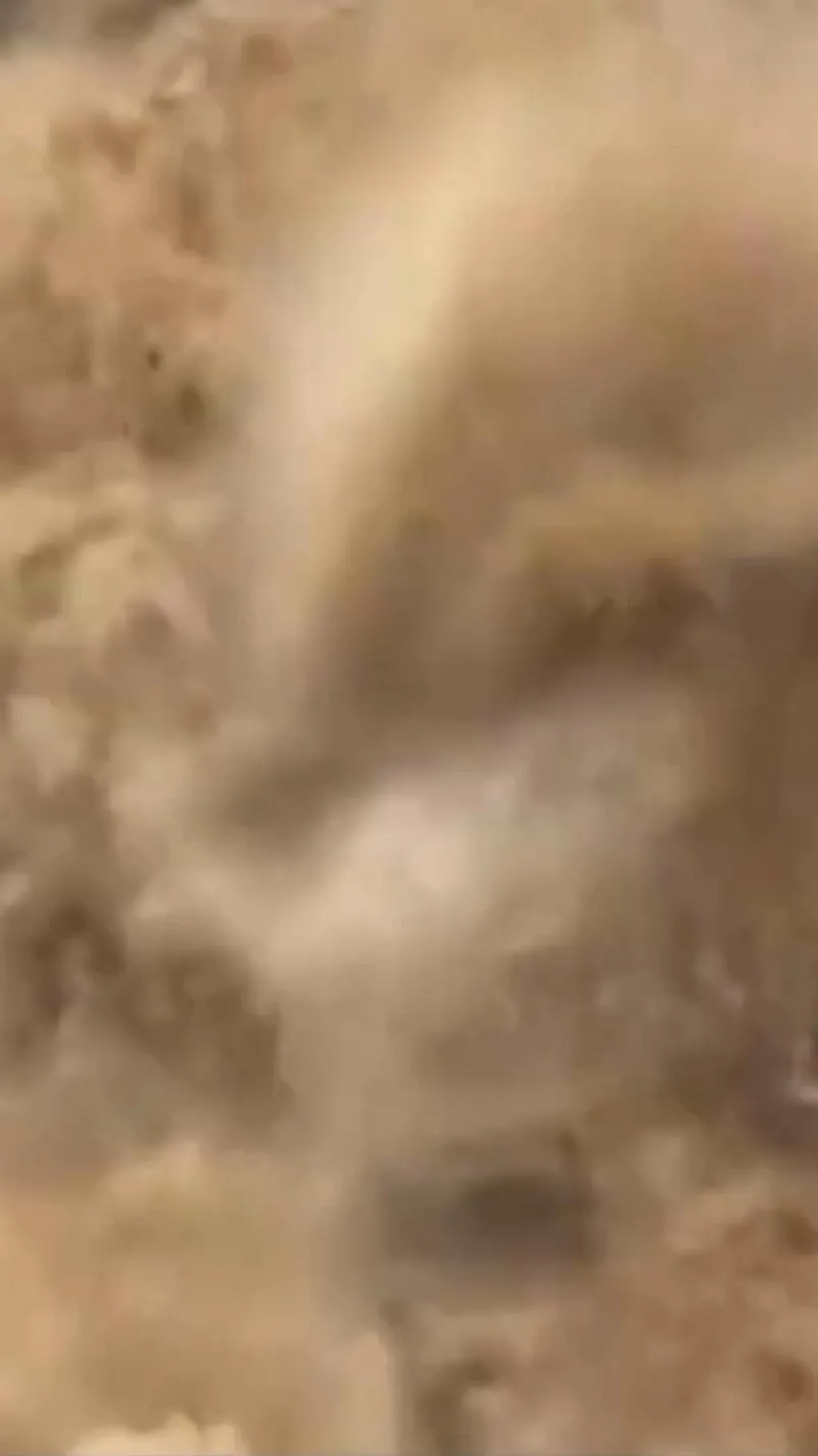 இலங்கை நீர்த்தேக்கத்திலிருந்து பெருக்கெடுத்து ஓடிய நீர்