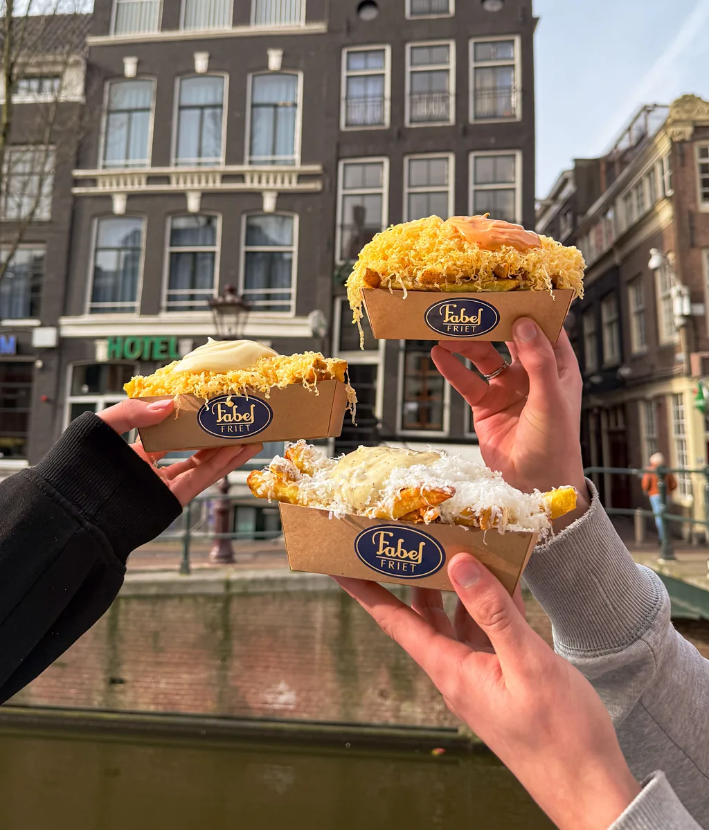 Por qué los viajeros siguen haciendo cola para conseguir comida viral