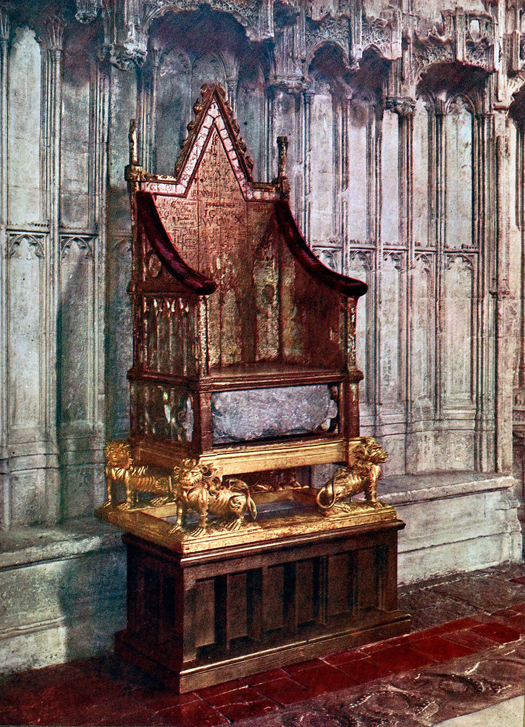 The Coronation Chair with the Stone of Destiny underneath the seat, pictured in Westminster Abbey in 1937 (Credit: Alamy)