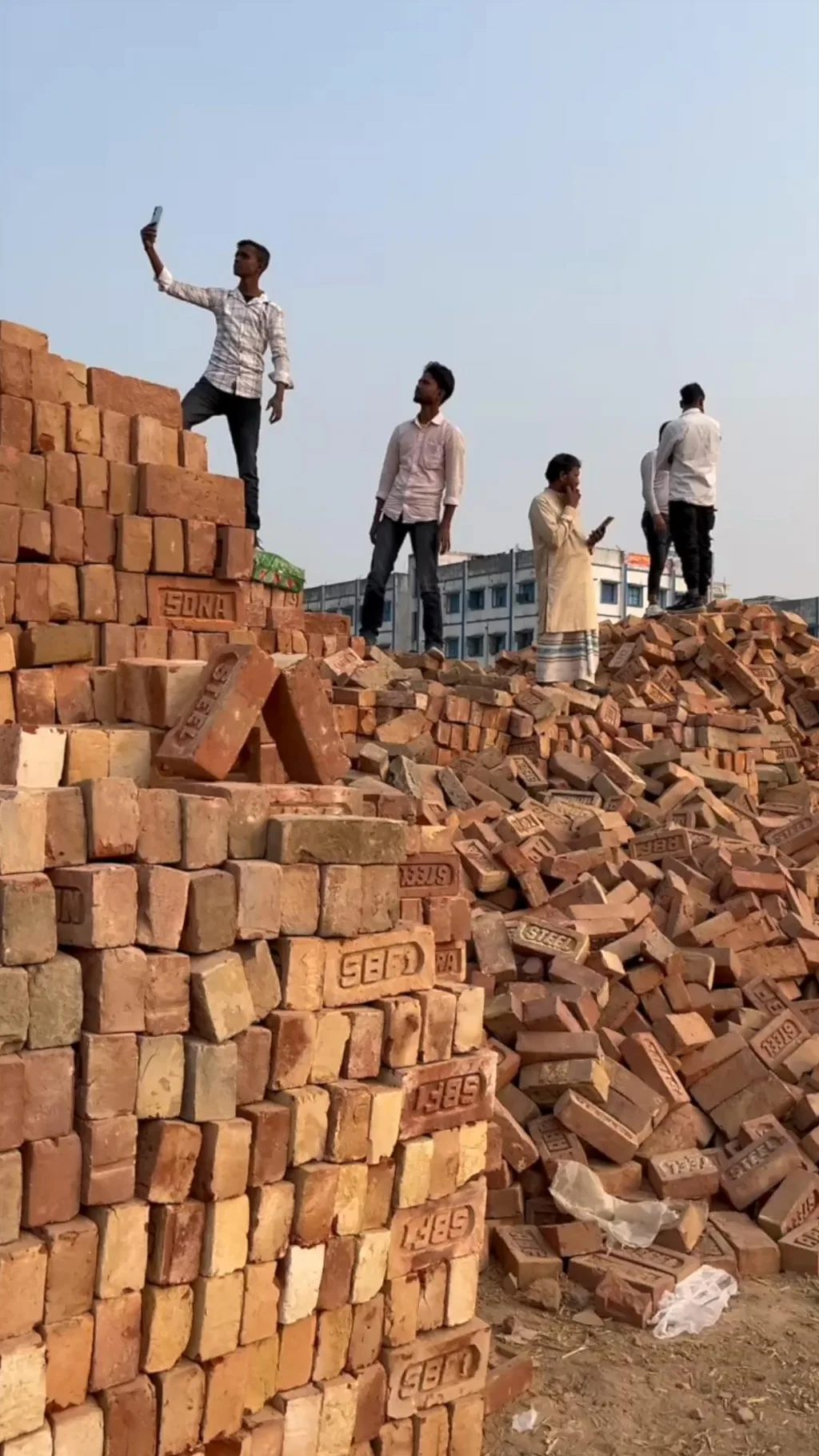 पश्चिम बंगाल के मुर्शिदाबाद में बाबरी मस्जिद बनाने की बात, जमीनी हकीकत क्या है?