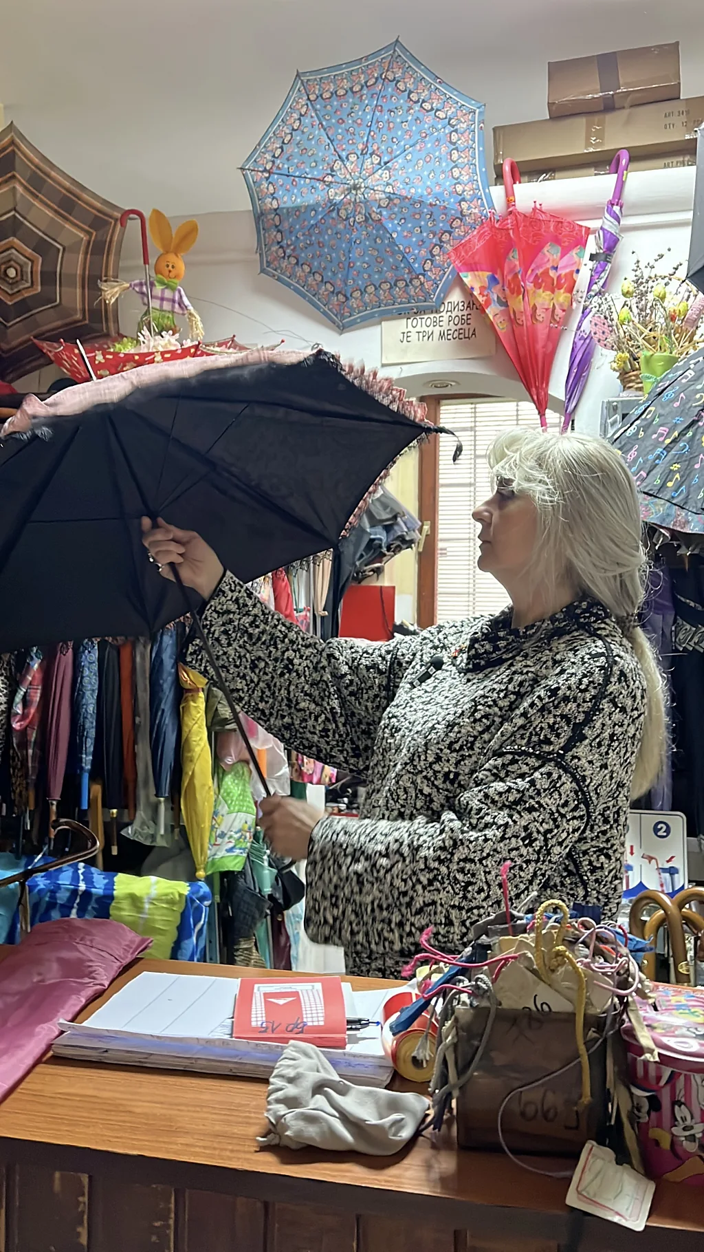 ’Od tri komada, jedan’: Kako Tatjana popravlja kišobrane